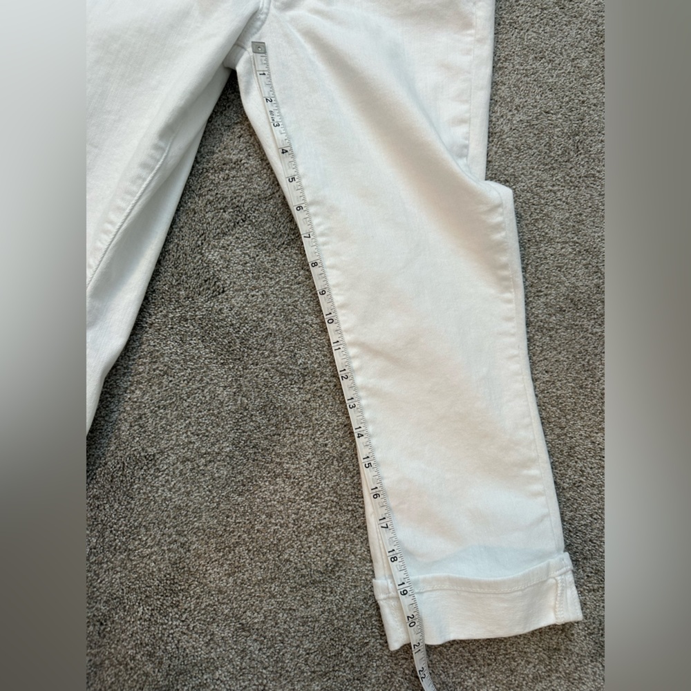 Levi's Women's MId Rise Capris Size 4/27. NWT - Picture 8 of 8